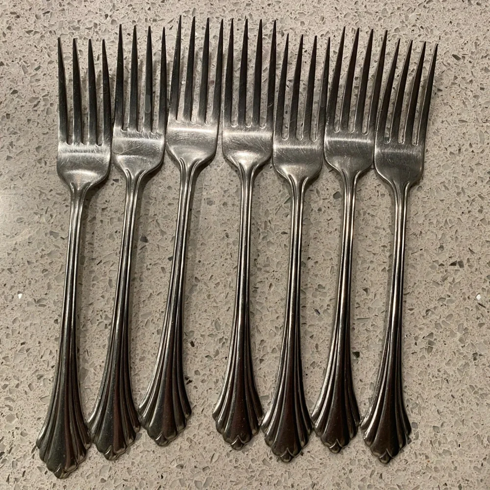 Oneida Bancroft Classic Stainless Steel Dinner Fork - Silver